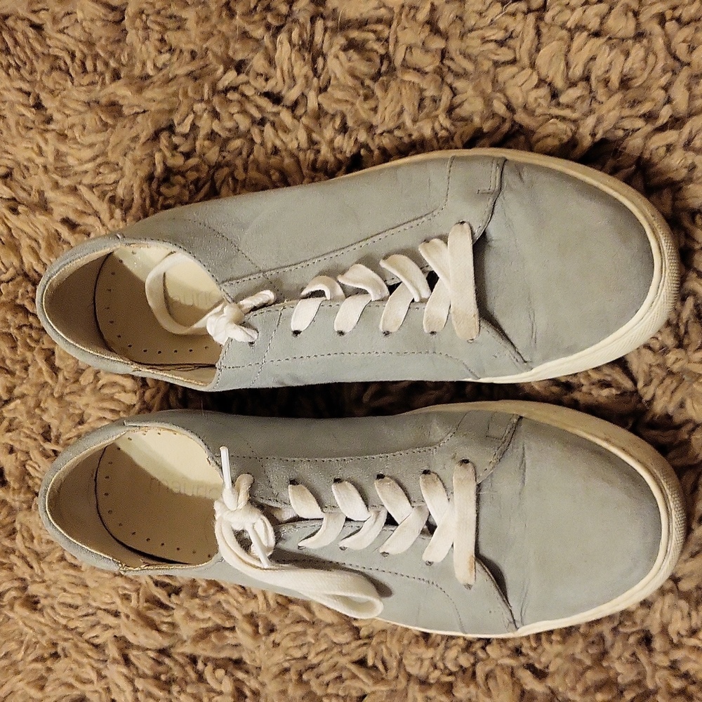 Ladies sneakers